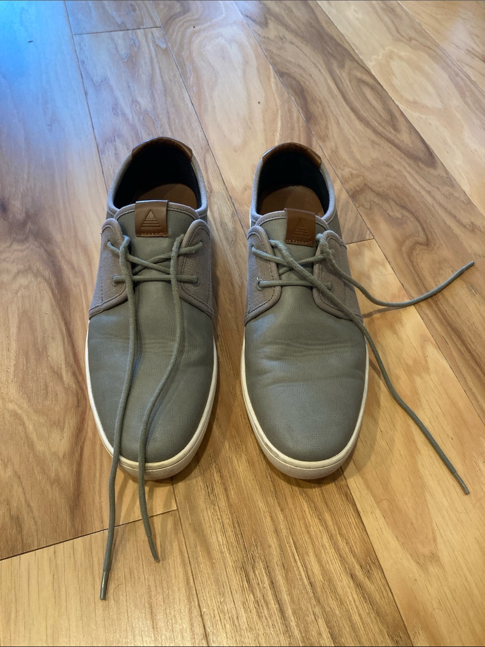 ALDO men’s grey leather casual shoe size 9 - GUC